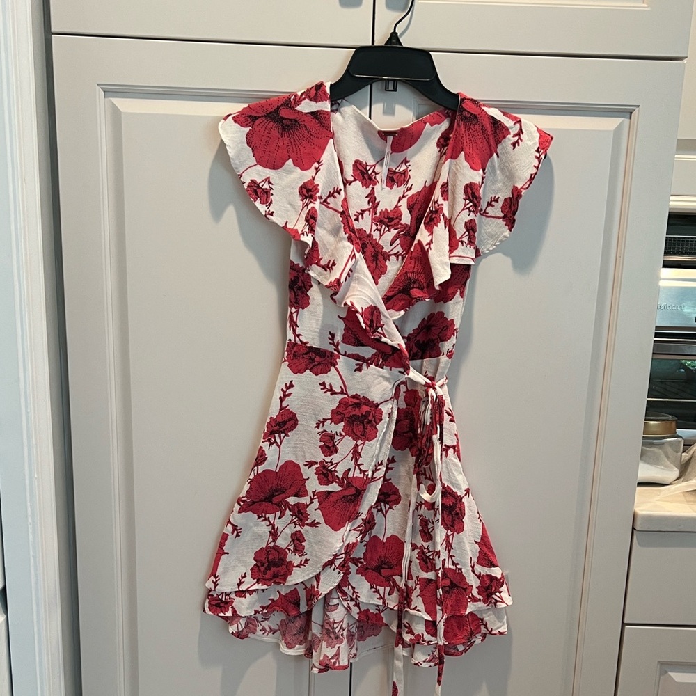 Free People Red and White Floral Mini dress extra small. Very good condition.
